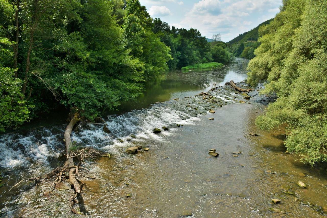 Къща Край Реката/ House By The River Vetrintsi Luaran gambar